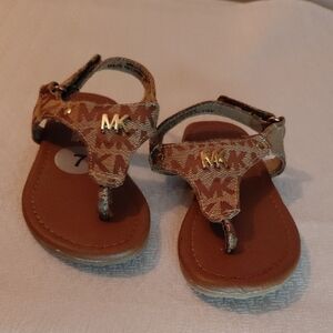 Michael Kors Toddler Tan & Gold Logo Thong Sandals Size 7